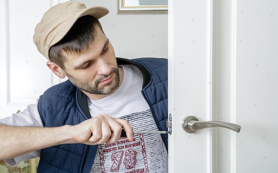 ouvrir une porte de chambre sans clé Maule